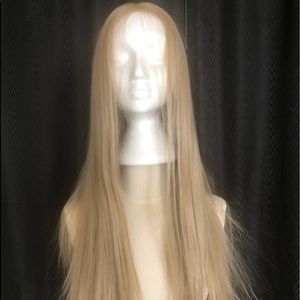 New never worn. Beautiful, long beige blonde 24 in lace front synthetic wig.